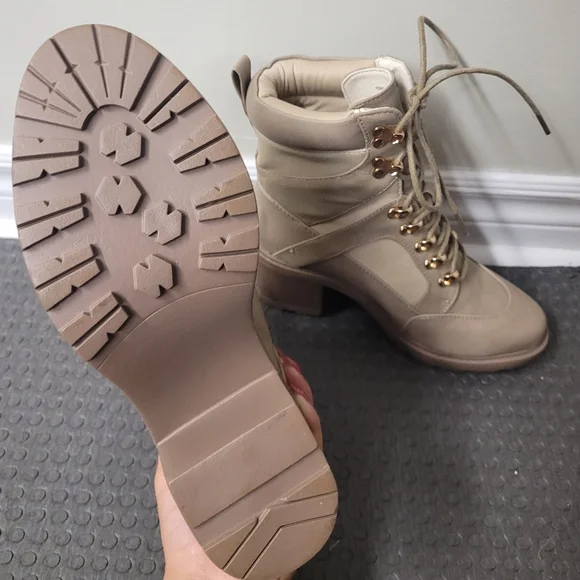 Boots - Picture 5 of 6